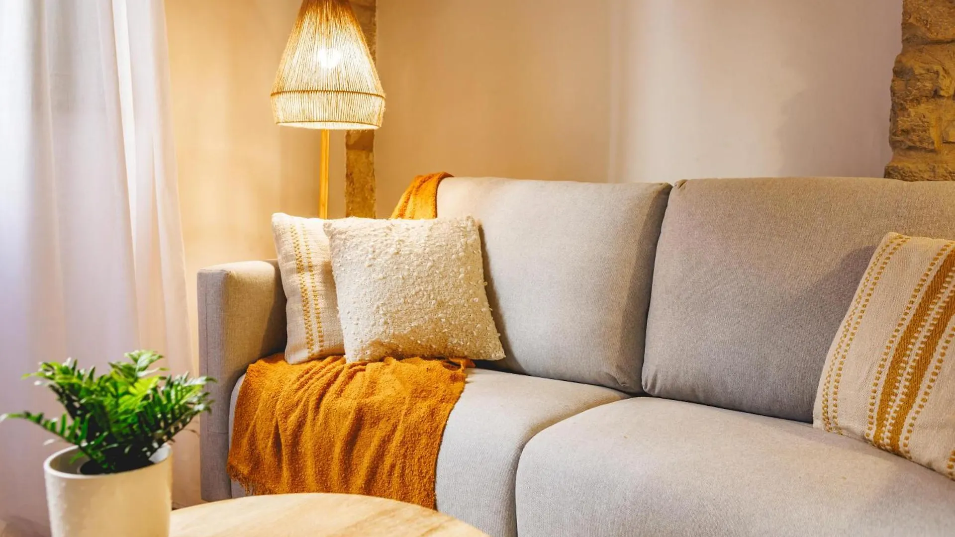 Bravissimo Calderers La Lleona, Heart Of The Barri Vell Apartment Girona